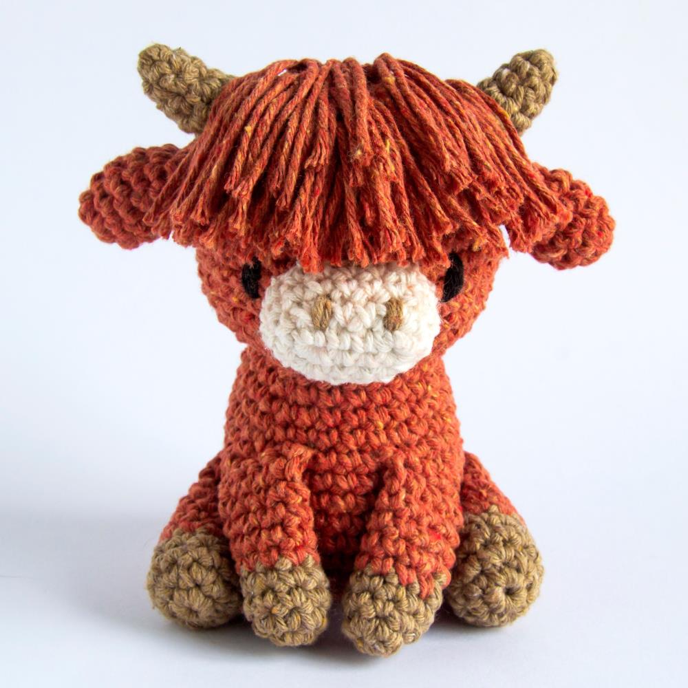 Hoooked Crocheted Amigurumi "Aidan" Highland Cow Kit