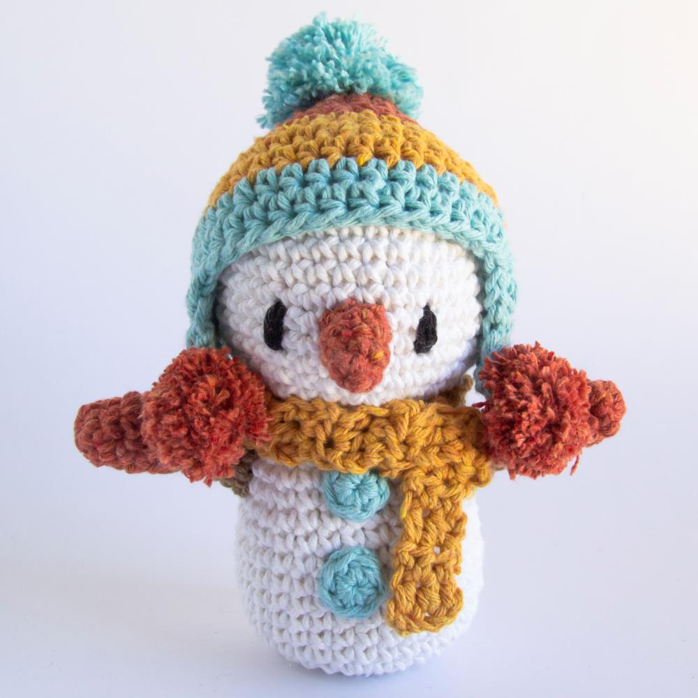 Hoooked Crocheted Amigurumi "Jingle" Snowman Kit